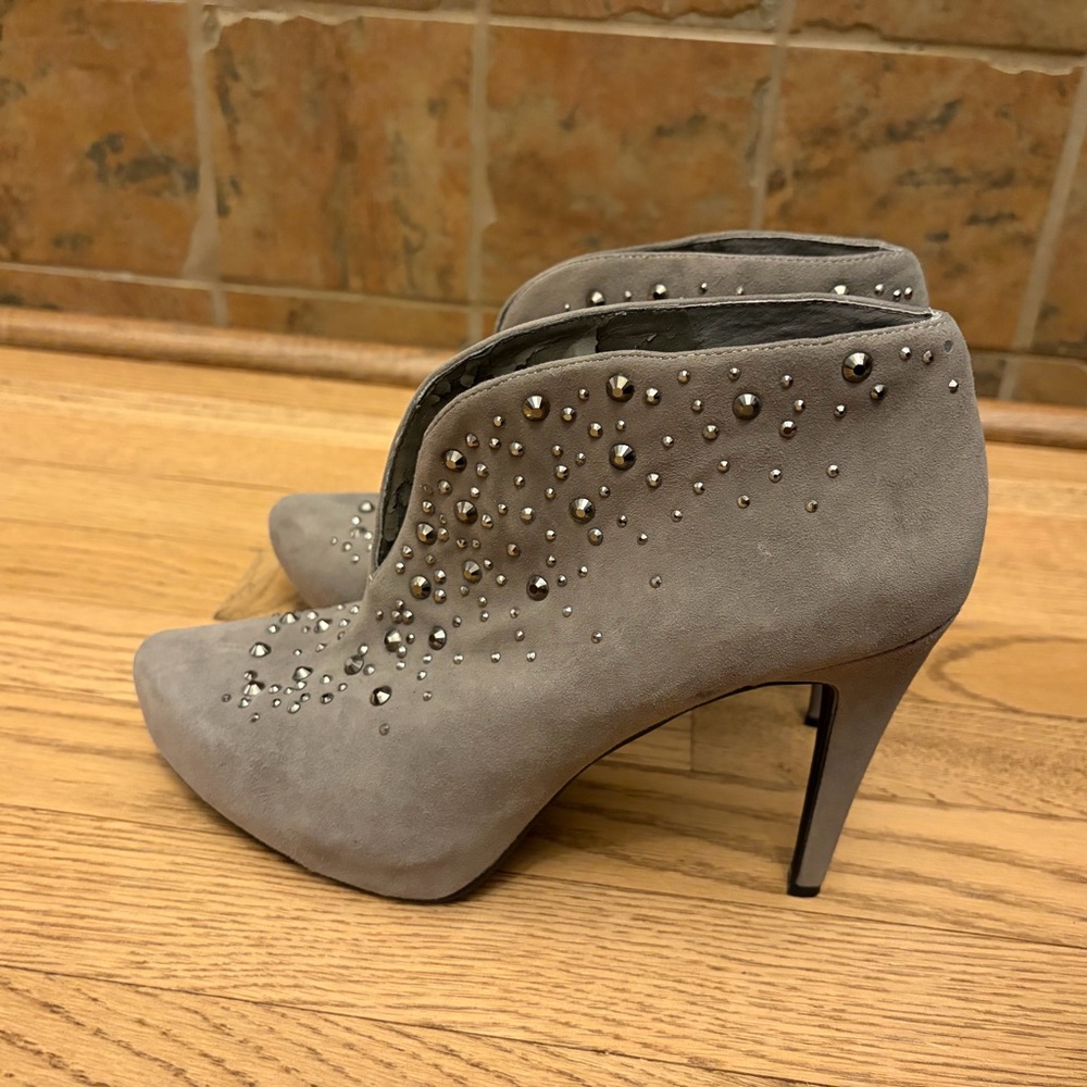 Gianni Bini Studded Suede Grey/Silver Booties (8.5)